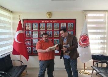 1987 Devresi Yardımlaşma ve Dayanışma Derneği Başkanı E. Topçu Alb. Uğur Şerif PEKER ve Dernek Sekreteri Vural ARSLAN\'ın ziyaretleri